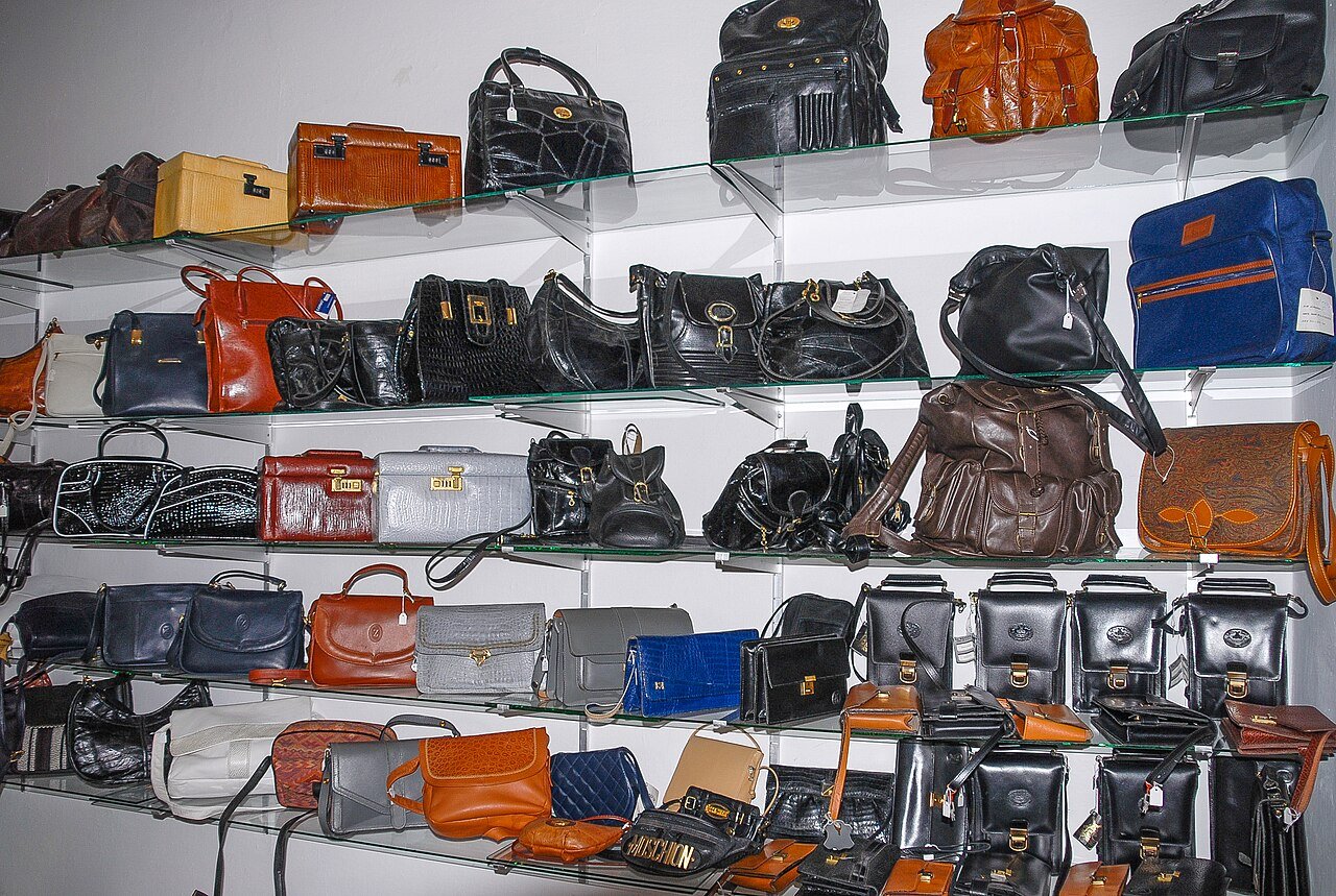 dubai-wholesale-shoes-distributor-naif-deira-big-0