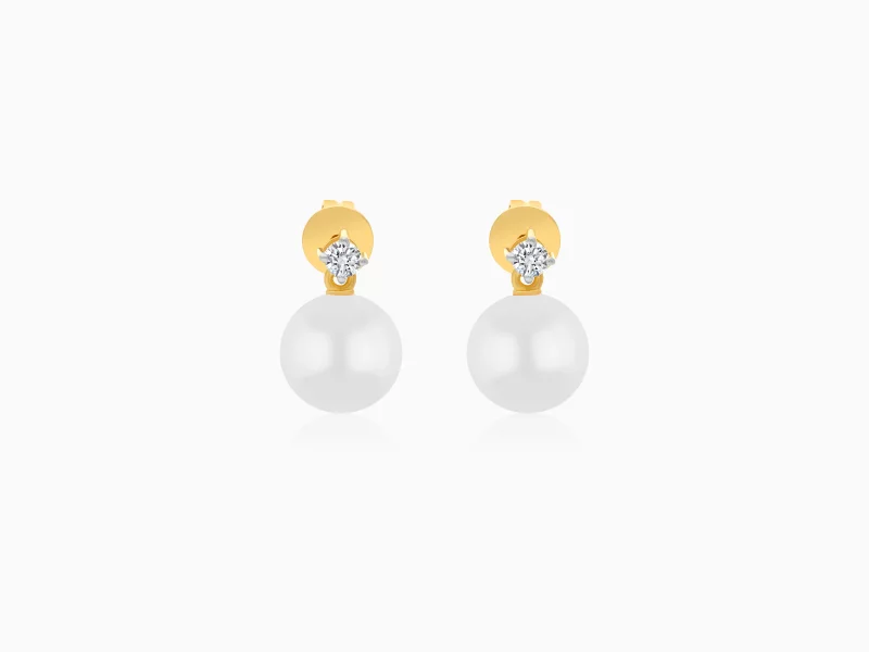 18k-yellow-gold-freshwater-pearl-stud-earrings-and-a-single-natural-diamond