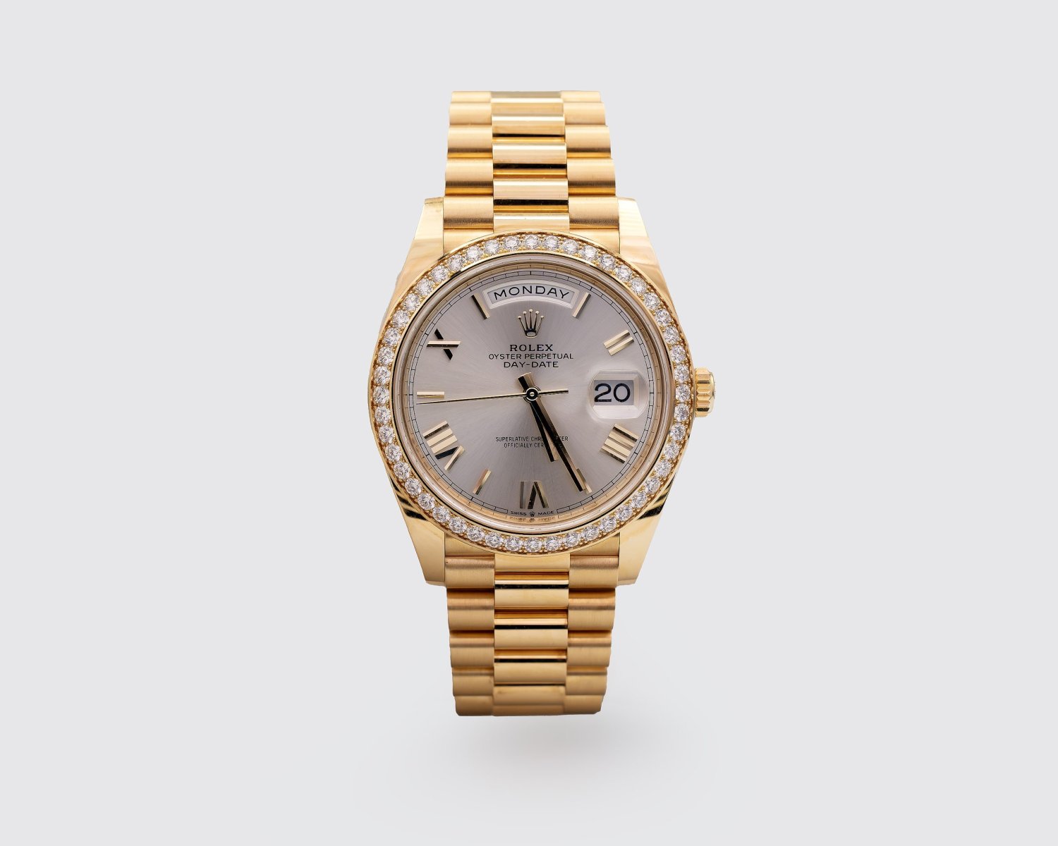 rolex-day-date-40-yellow-gold-silver-roman-dial-diamond-bezel-big-0