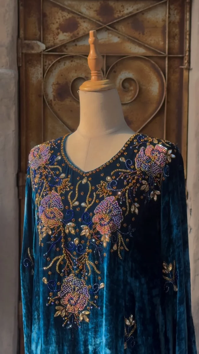 golden-gate-embroidered-velvet-abaya-s1e5-big-0