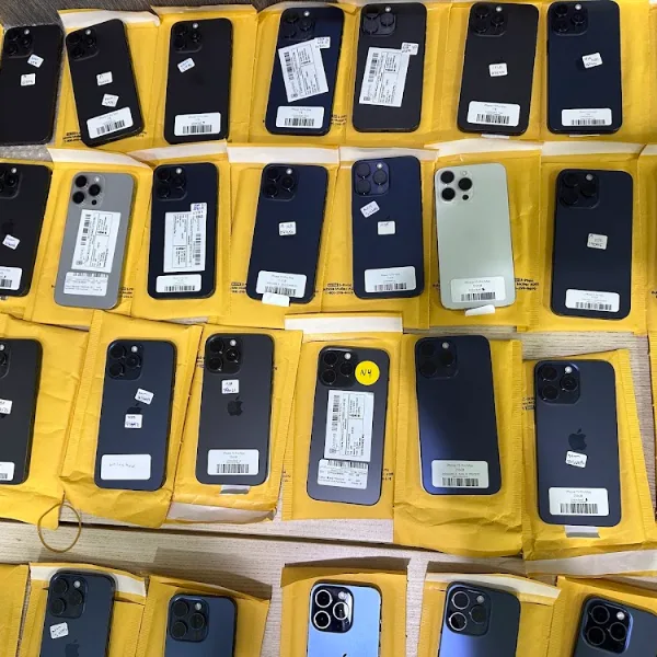 DLM Wholesale for Mobile Phones logo