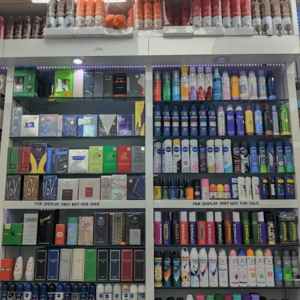 SAM Cosmetics Wholesale Dubai logo