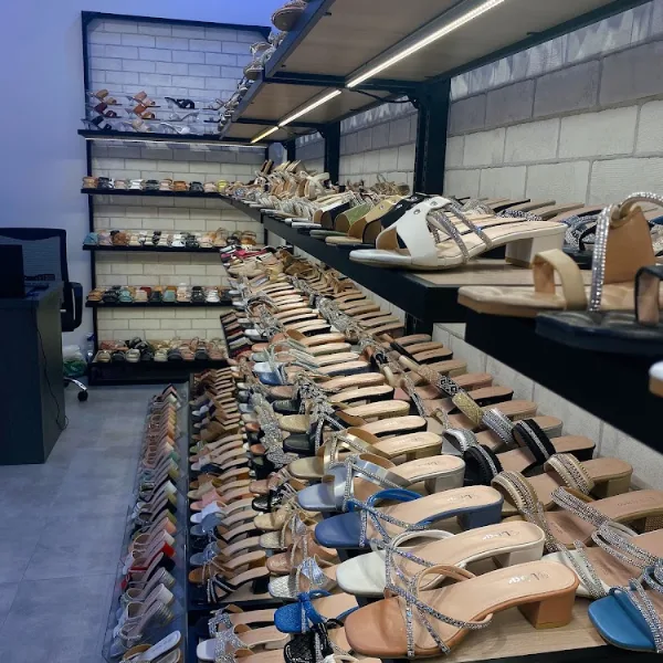 Lipar Shoes — Monami Group logo