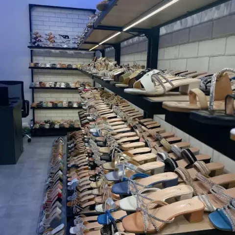 Lipar Shoes — Monami Group